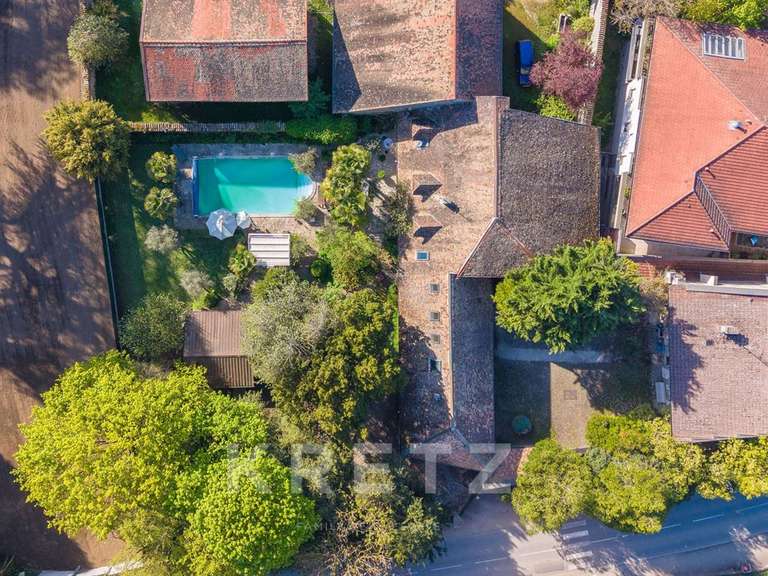 Maison Veigy-Foncenex - 8 chambres - 520m²