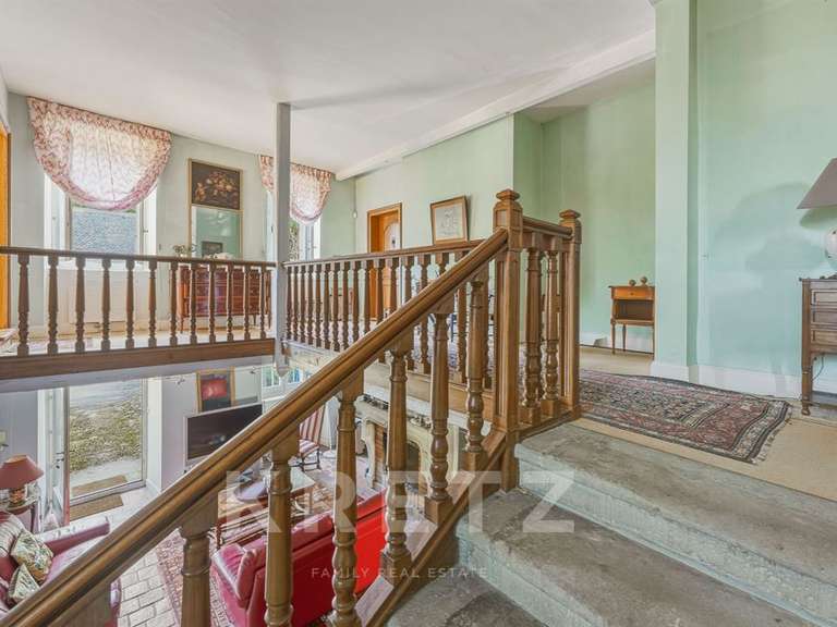 Maison Veigy-Foncenex - 8 chambres - 520m²