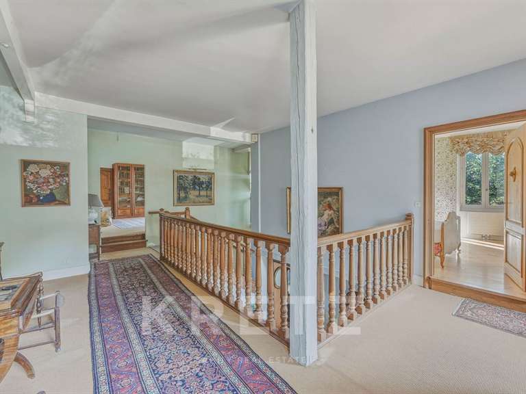 Maison Veigy-Foncenex - 8 chambres - 520m²