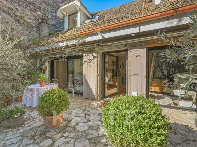 Maison Veigy-Foncenex - 8 chambres - 520m²