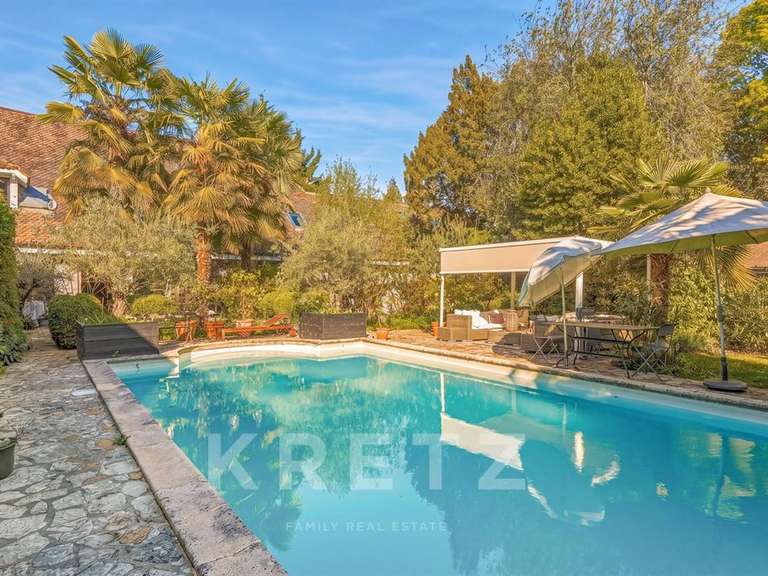 Maison Veigy-Foncenex - 8 chambres - 520m²