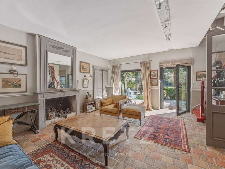 Maison Veigy-Foncenex - 8 chambres - 520m²