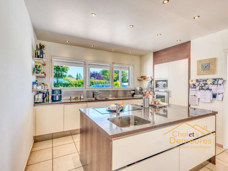 Maison Veigy-Foncenex - 6 chambres - 280m²