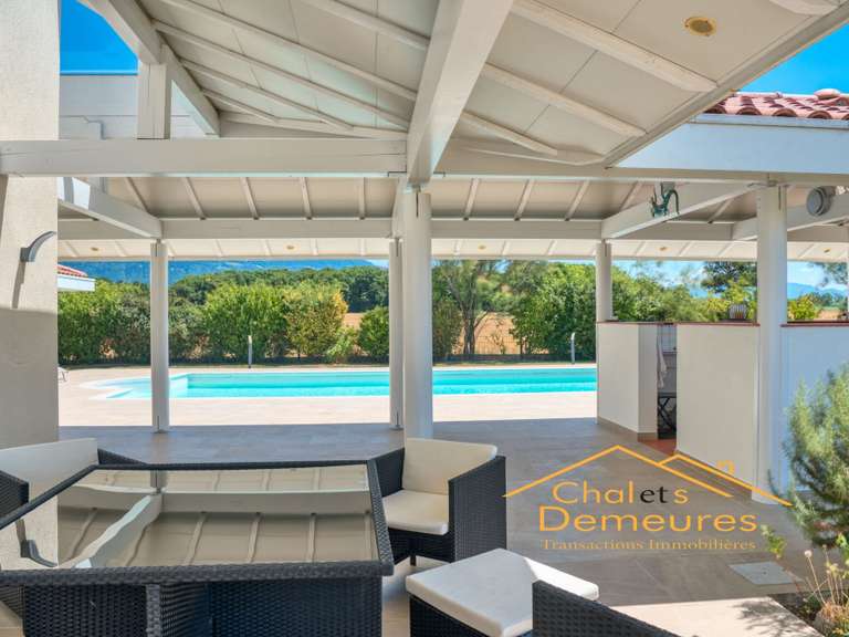 Maison Veigy-Foncenex - 6 chambres - 280m²