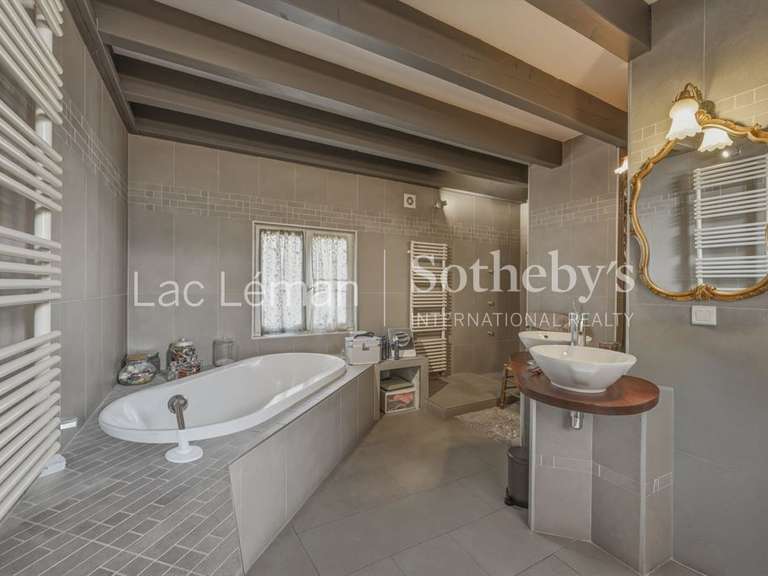 House Veigy-Foncenex - 4 bedrooms - 251m²