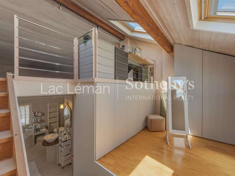 Maison Veigy-Foncenex - 2 chambres - 300m²