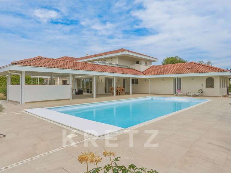 Maison Veigy-Foncenex - 7 chambres - 480m²