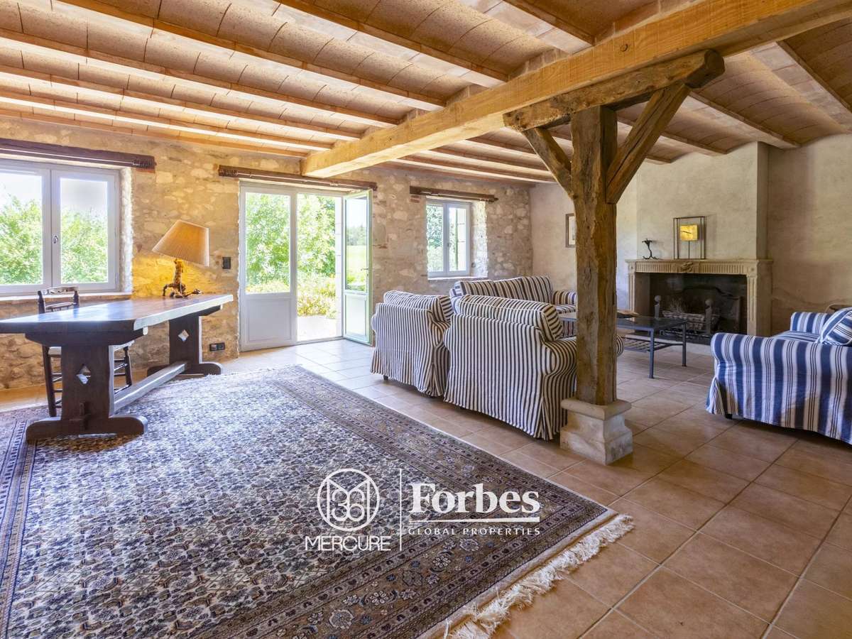 Property Veilhes