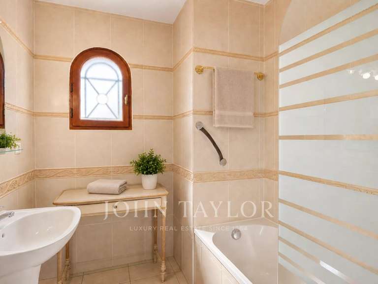 Maison Vence - 4 chambres - 194m²