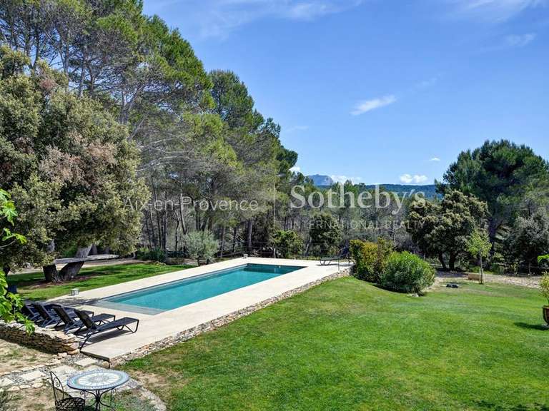 Maison Venelles - 8 chambres - 300m²