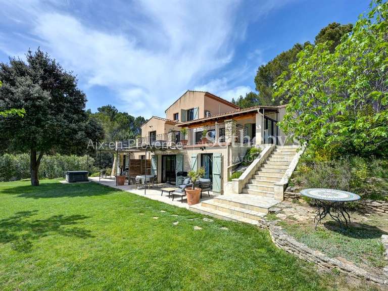 Maison Venelles - 8 chambres - 300m²