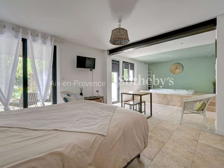 Maison Venelles - 8 chambres - 300m²