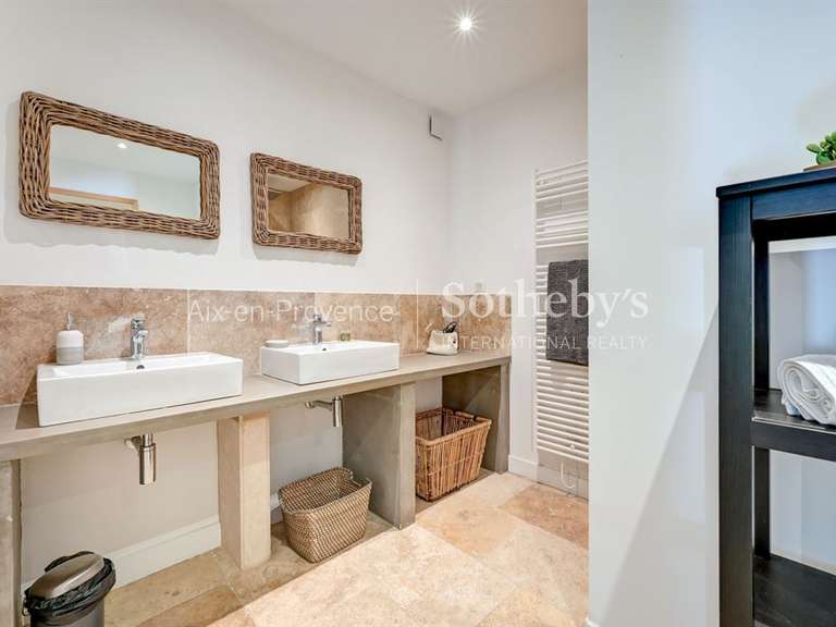 Maison Venelles - 8 chambres - 300m²