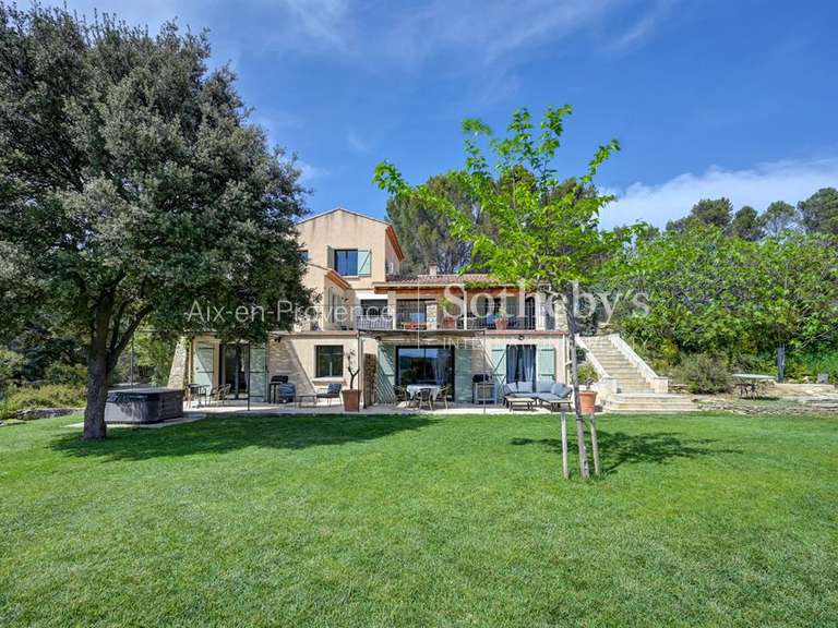 Maison Venelles - 8 chambres - 300m²