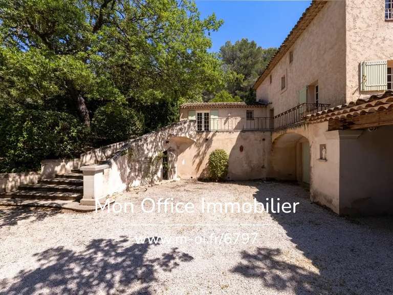 Maison Venelles - 7 chambres - 300m²
