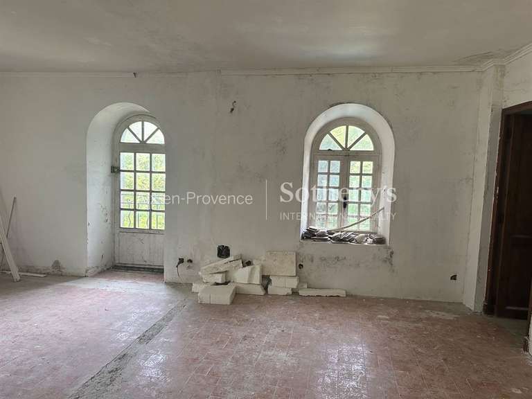 Maison Ventabren - 600m²