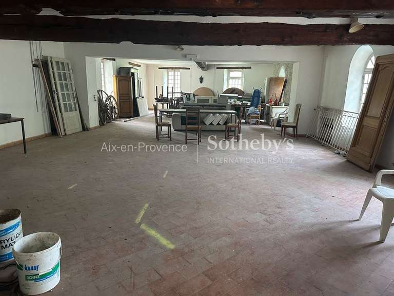 Maison Ventabren - 600m²
