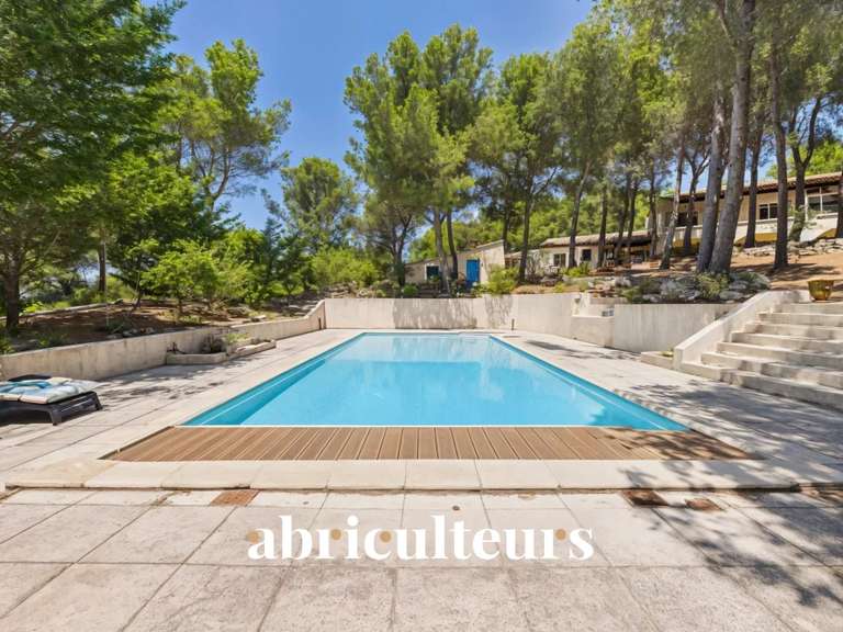 Maison Ventabren - 5 chambres - 284m²