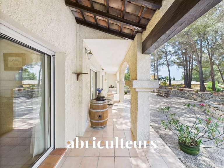 Maison Ventabren - 5 chambres - 284m²