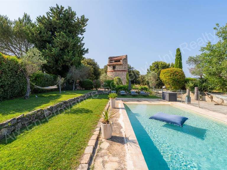 Maison Ventabren - 5 chambres - 247m²