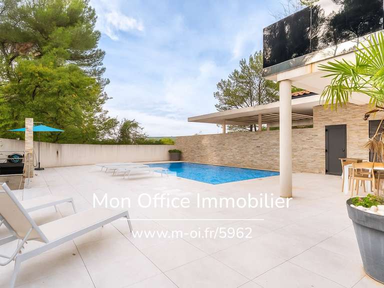 Maison Ventabren - 4 chambres - 180m²