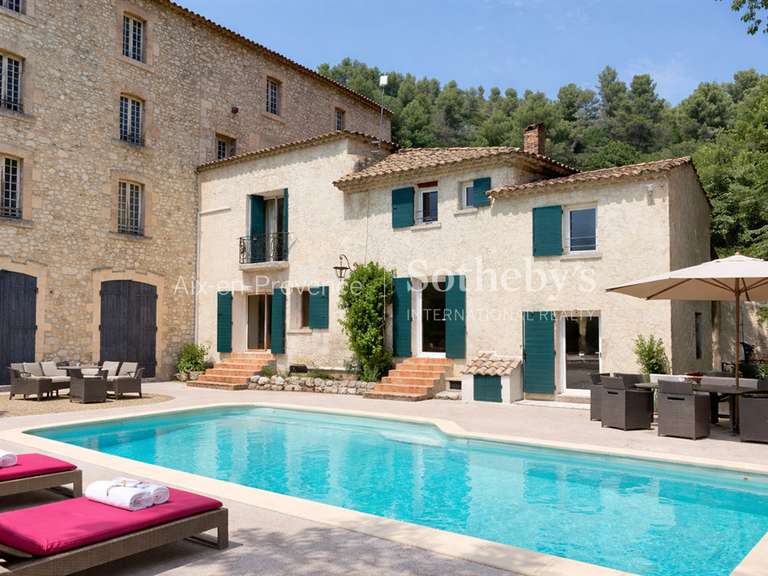 Maison Ventabren - 4 chambres - 218m²