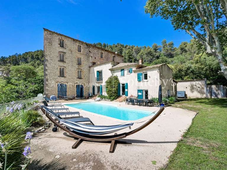 Maison Ventabren - 4 chambres - 218m²
