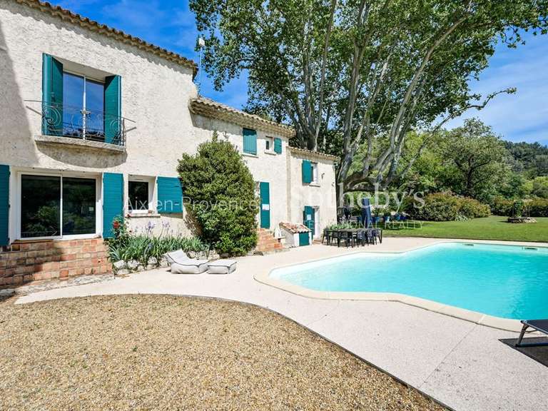 Maison Ventabren - 4 chambres - 218m²