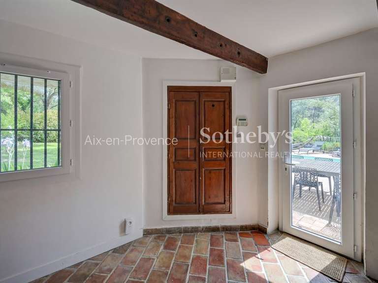 Maison Ventabren - 4 chambres - 218m²