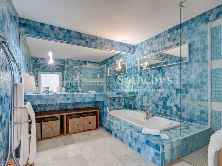Maison Ventabren - 4 chambres - 218m²