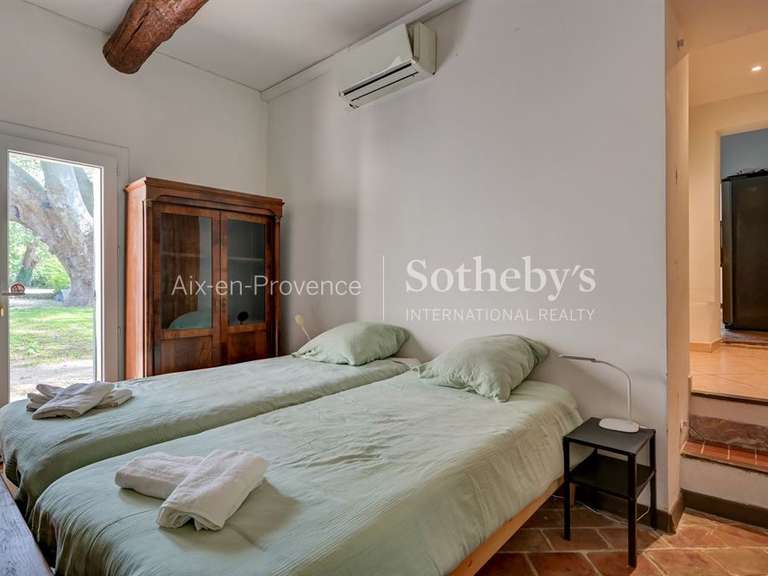 Maison Ventabren - 4 chambres - 218m²