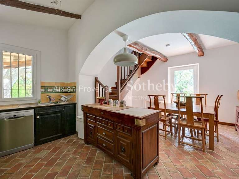 Maison Ventabren - 4 chambres - 218m²