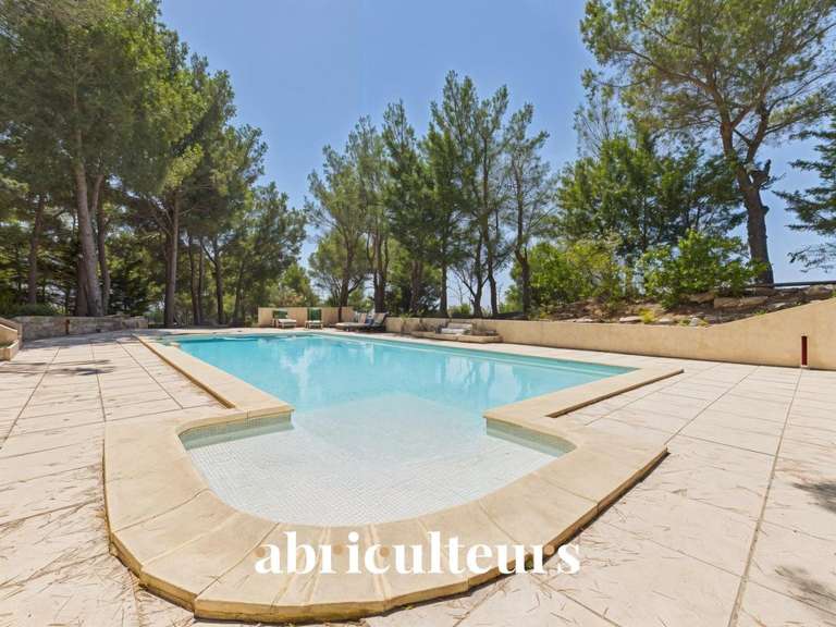 Maison Ventabren - 5 chambres - 256m²