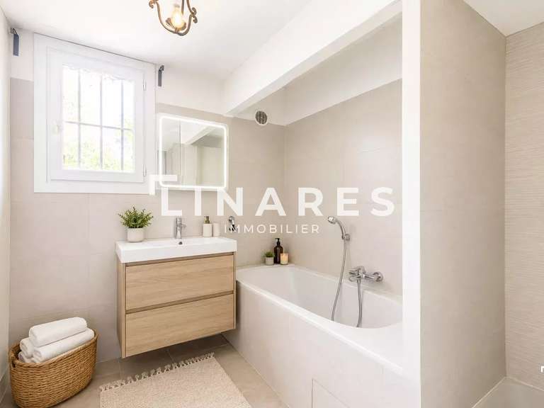 Maison Ventabren - 5 chambres - 263m²