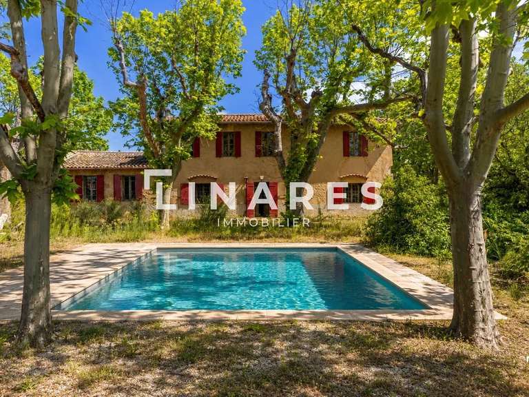 Maison Ventabren - 5 chambres - 263m²