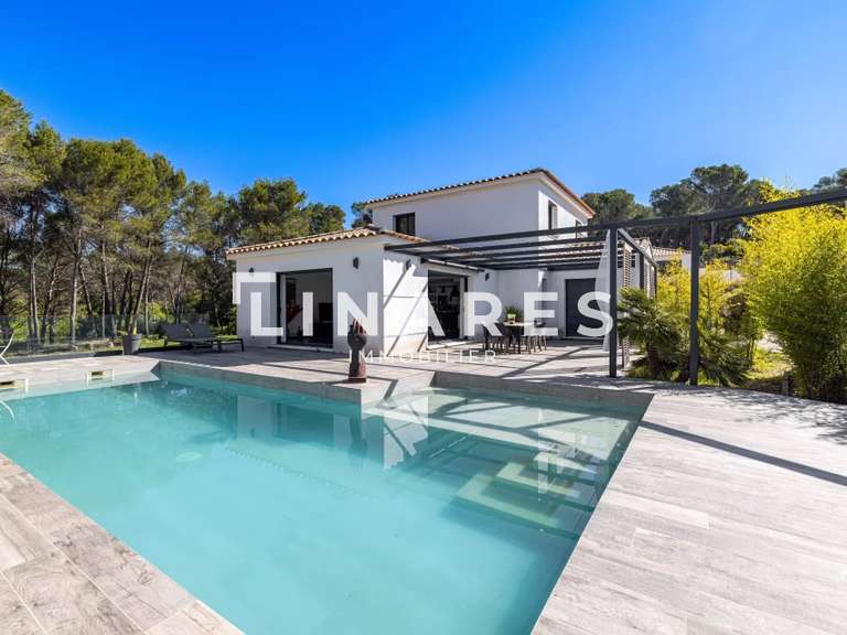 Maison Ventabren - 4 chambres - 192m²