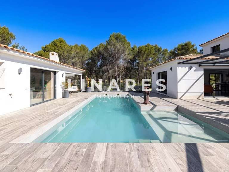 Maison Ventabren - 4 chambres - 192m²