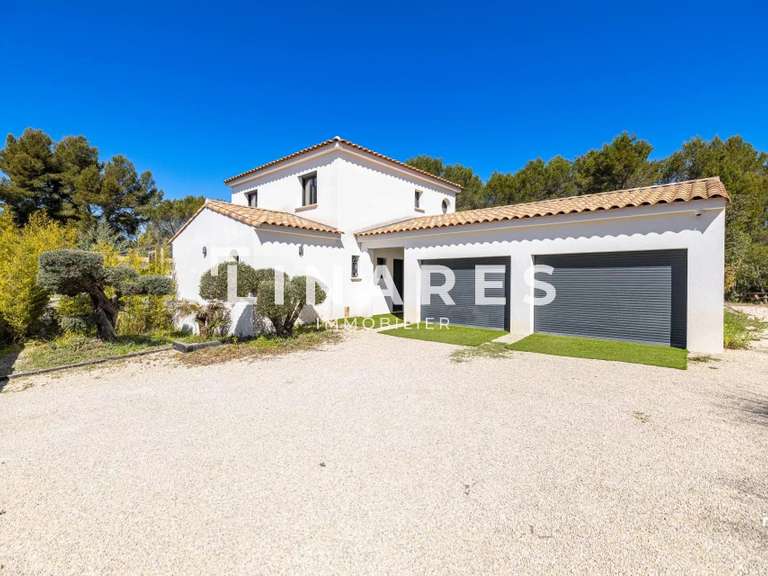 Maison Ventabren - 4 chambres - 192m²