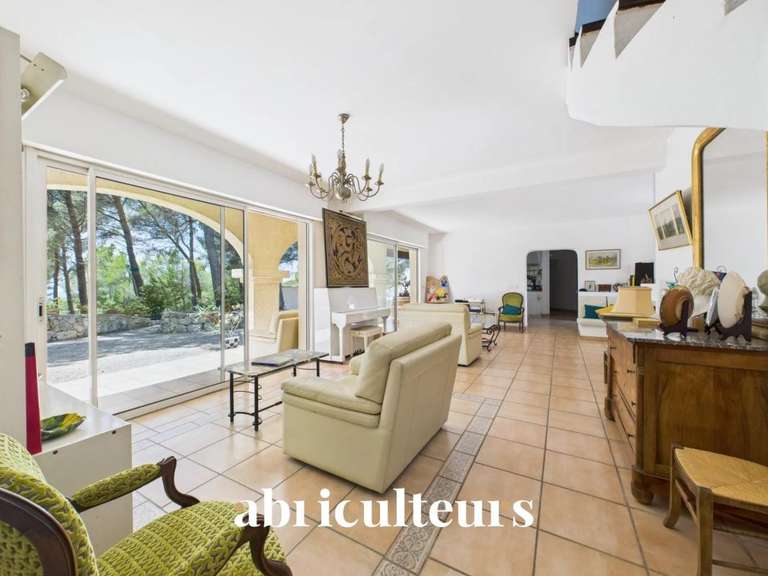 Maison Ventabren - 5 chambres - 257m²