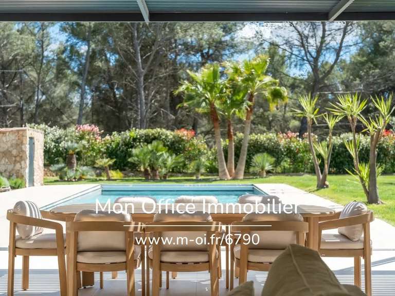 Maison Ventabren - 5 chambres - 215m²