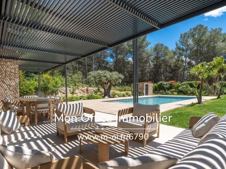 Maison Ventabren - 5 chambres - 215m²