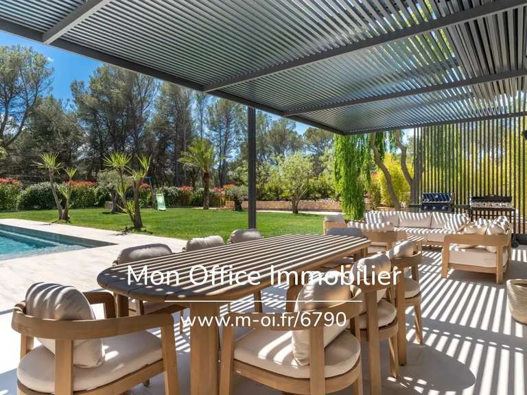 Maison Ventabren - 5 chambres - 215m²