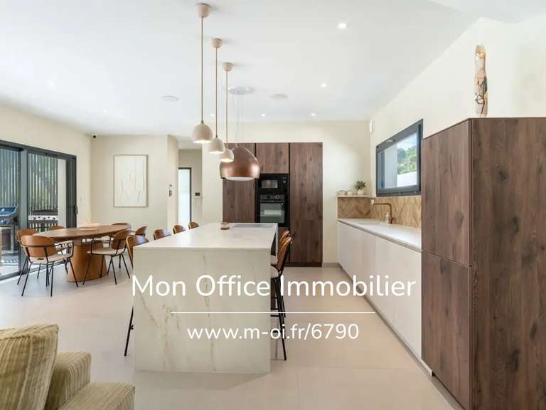 Maison Ventabren - 5 chambres - 215m²