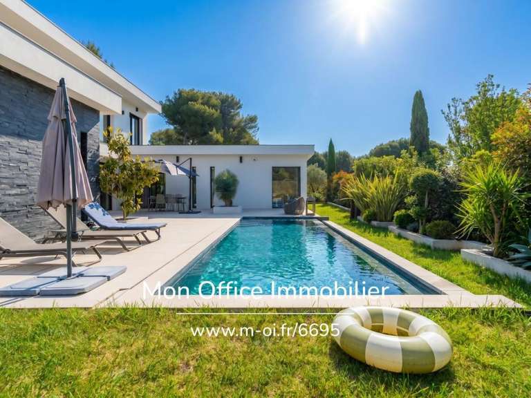 Maison Ventabren - 4 chambres - 250m²