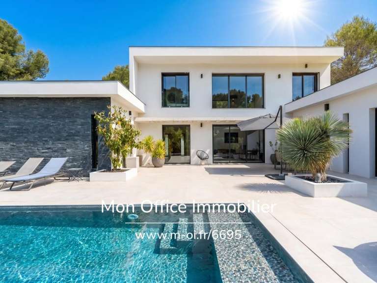 Maison Ventabren - 4 chambres - 250m²