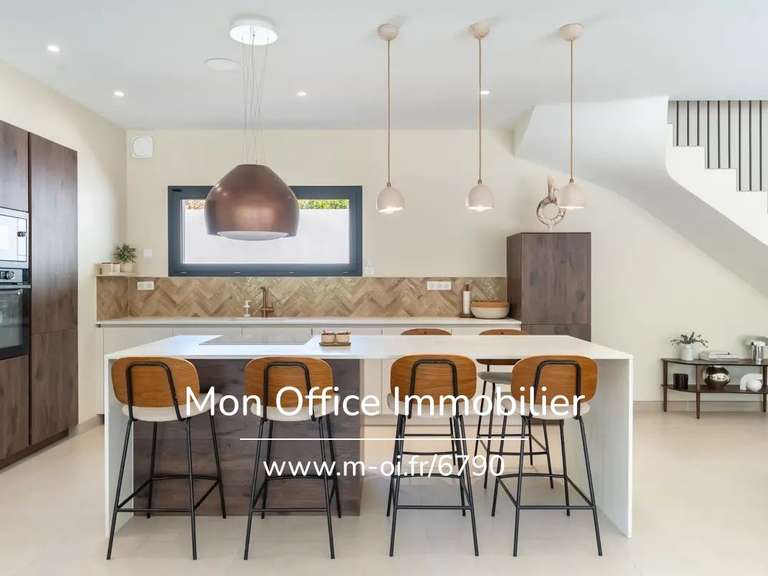 Maison Ventabren - 5 chambres - 215m²