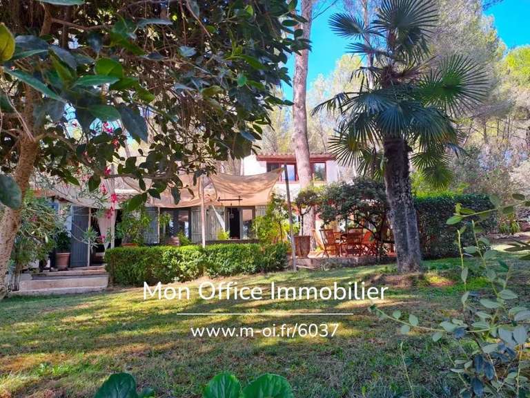 Maison Ventabren - 4 chambres - 236m²