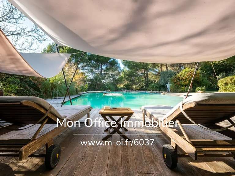 Maison Ventabren - 4 chambres - 236m²