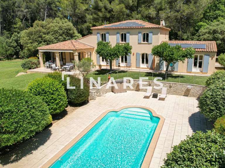 Maison Ventabren - 3 chambres - 310m²