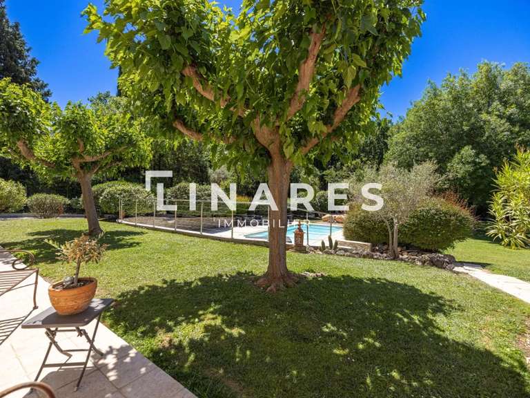 Maison Ventabren - 3 chambres - 310m²
